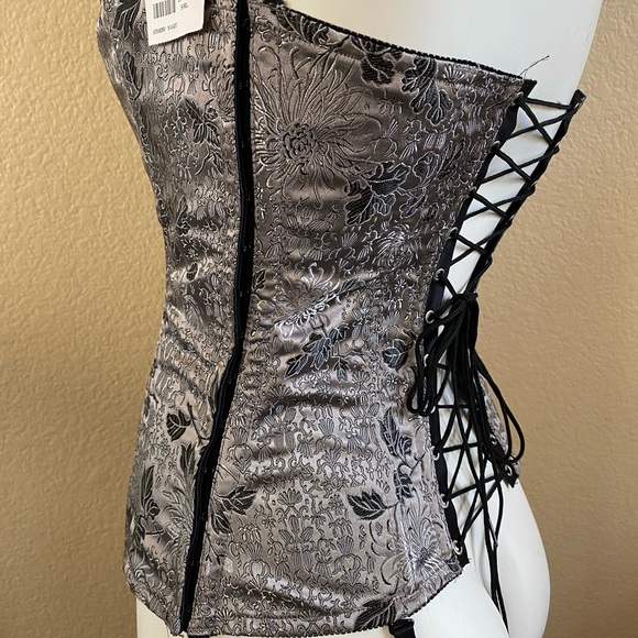 3 piece Fredericks of Hollywood corset set - Picture 2 of 16